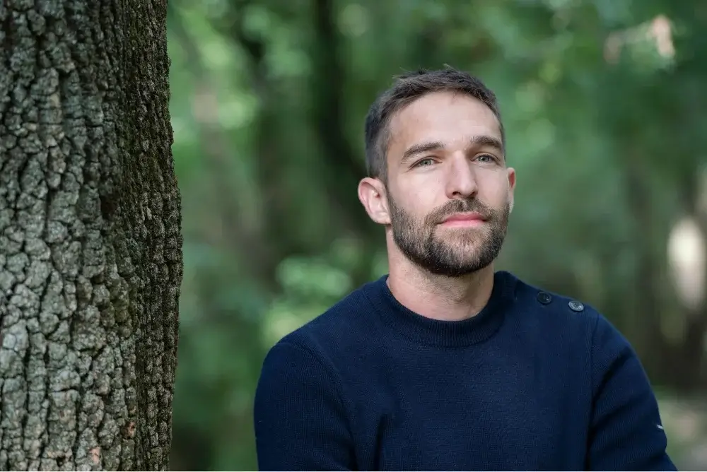 Portrait de Bertrand Croisille, ingénieur forestier et expert arboricole, spécialisé dans l'expertise des arbres en milieu urbain.